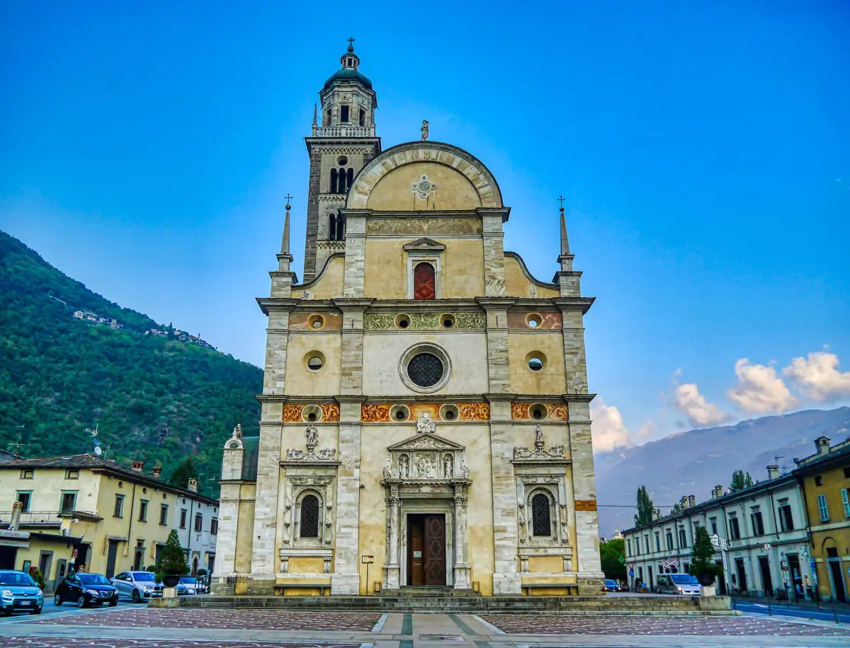 Fassade der Basilica della Madonna di Tirano