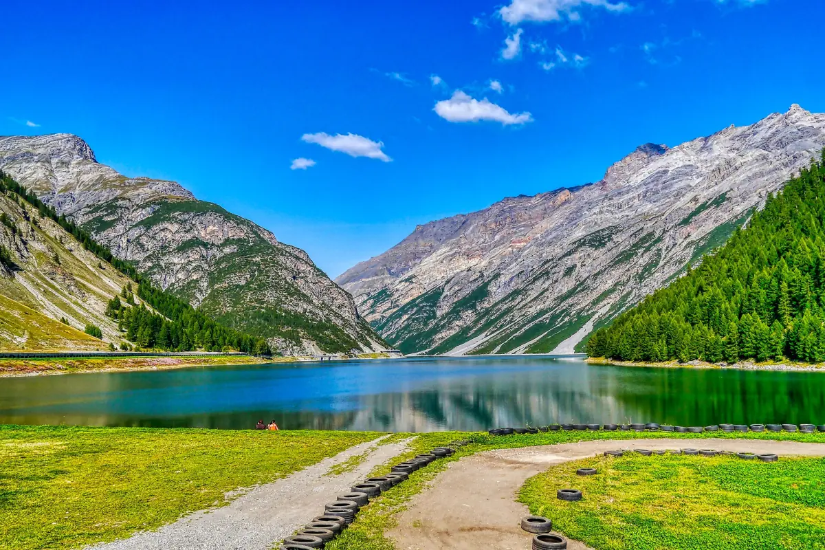 Der Stausee Lago di Livigno im Sommer