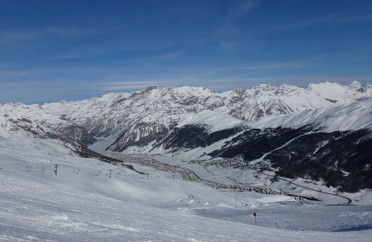 Das verschneite Tal von Livigno im Winter