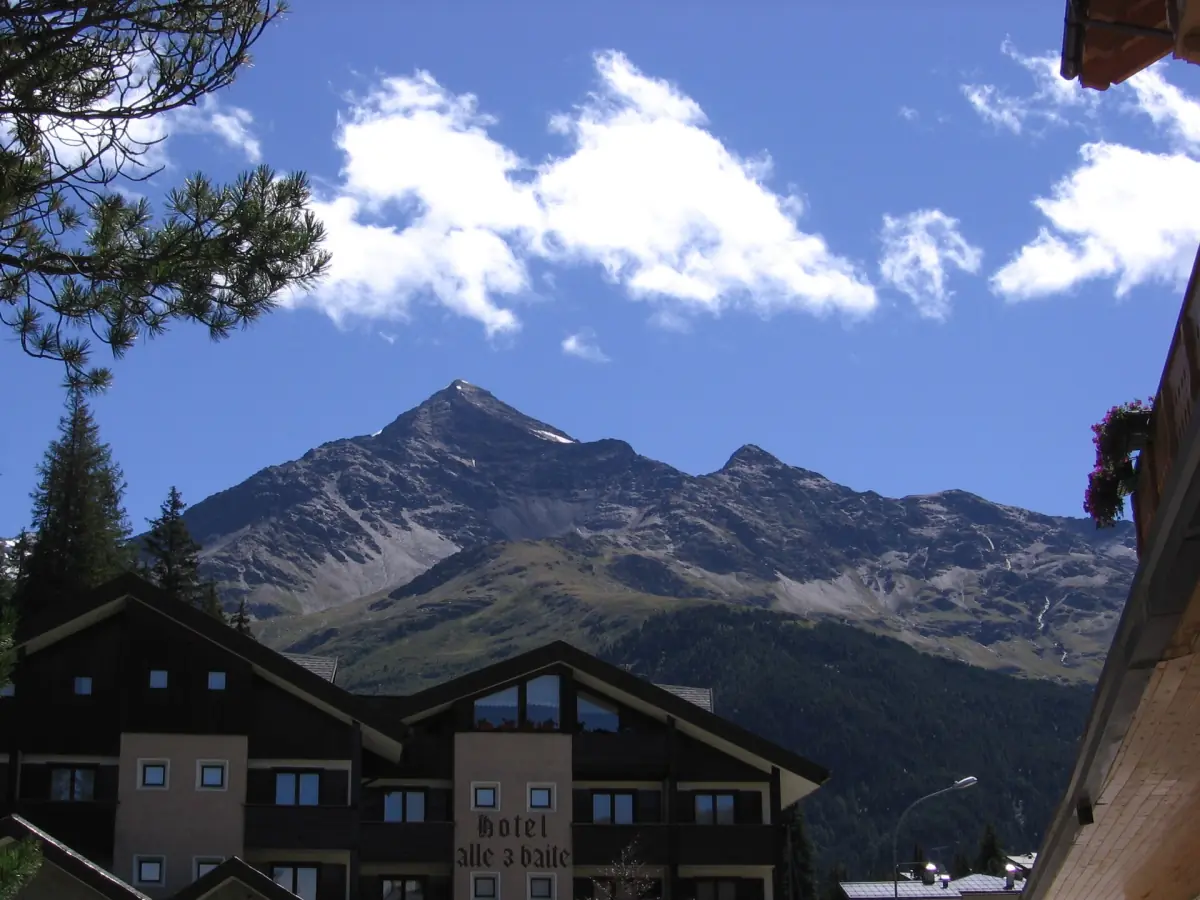Santa Caterina Valfurva unter den Bergen