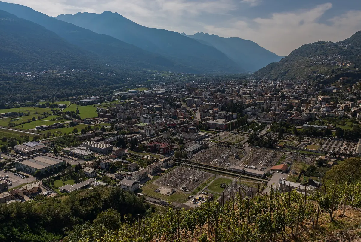 Sondrio und das Veltlin von oben