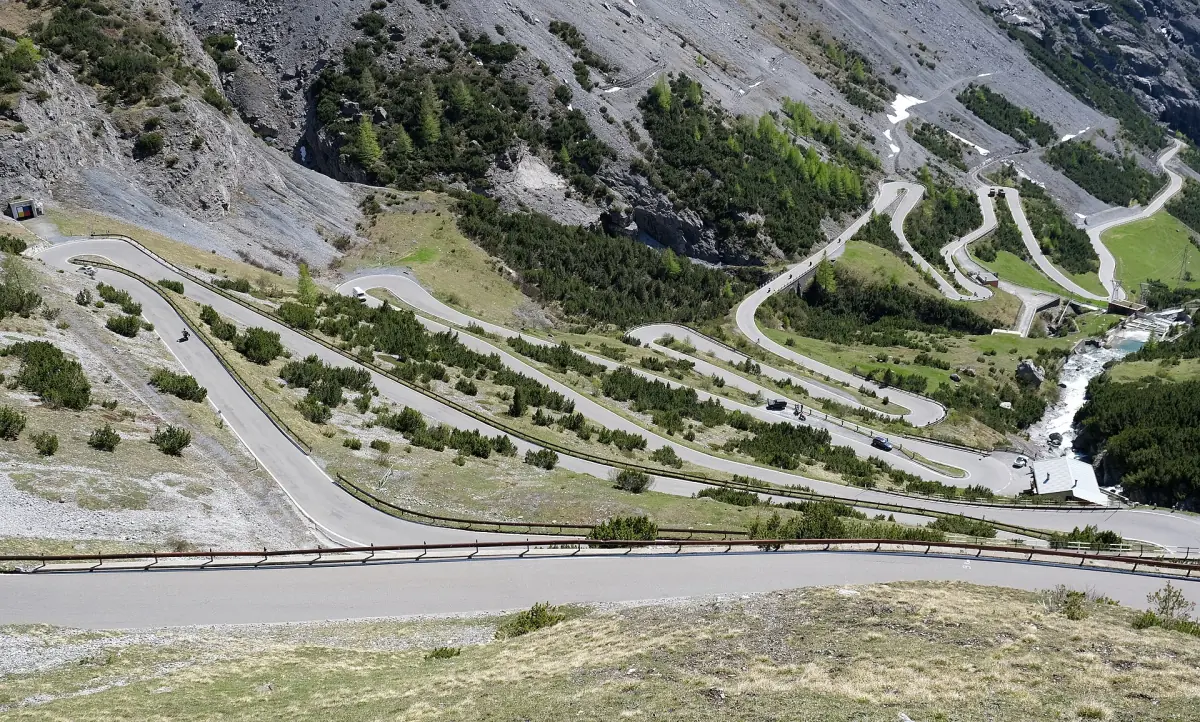 Die Passstraße zum Stilfser Joch von der Bormio-Seite
